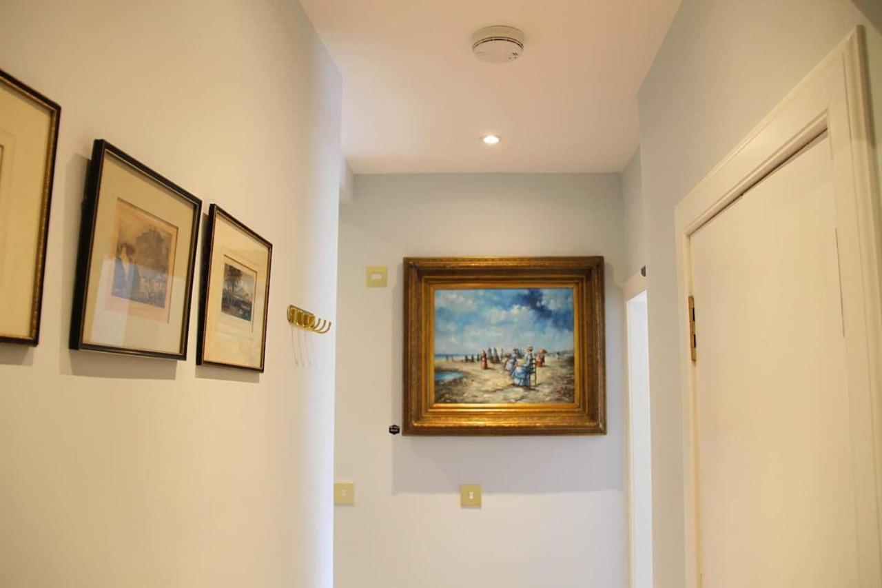 Luxurious, Modern 1BR Apartment near Castle Édimbourg Extérieur photo