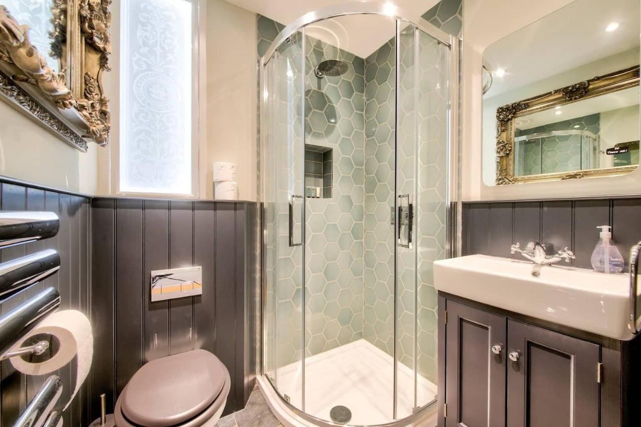 Luxurious, Modern 1BR Apartment near Castle Édimbourg Extérieur photo